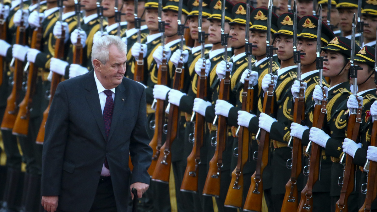 Zeman letěl z Číny Kellnerovým letadlem. Kvůli státnímu svátku