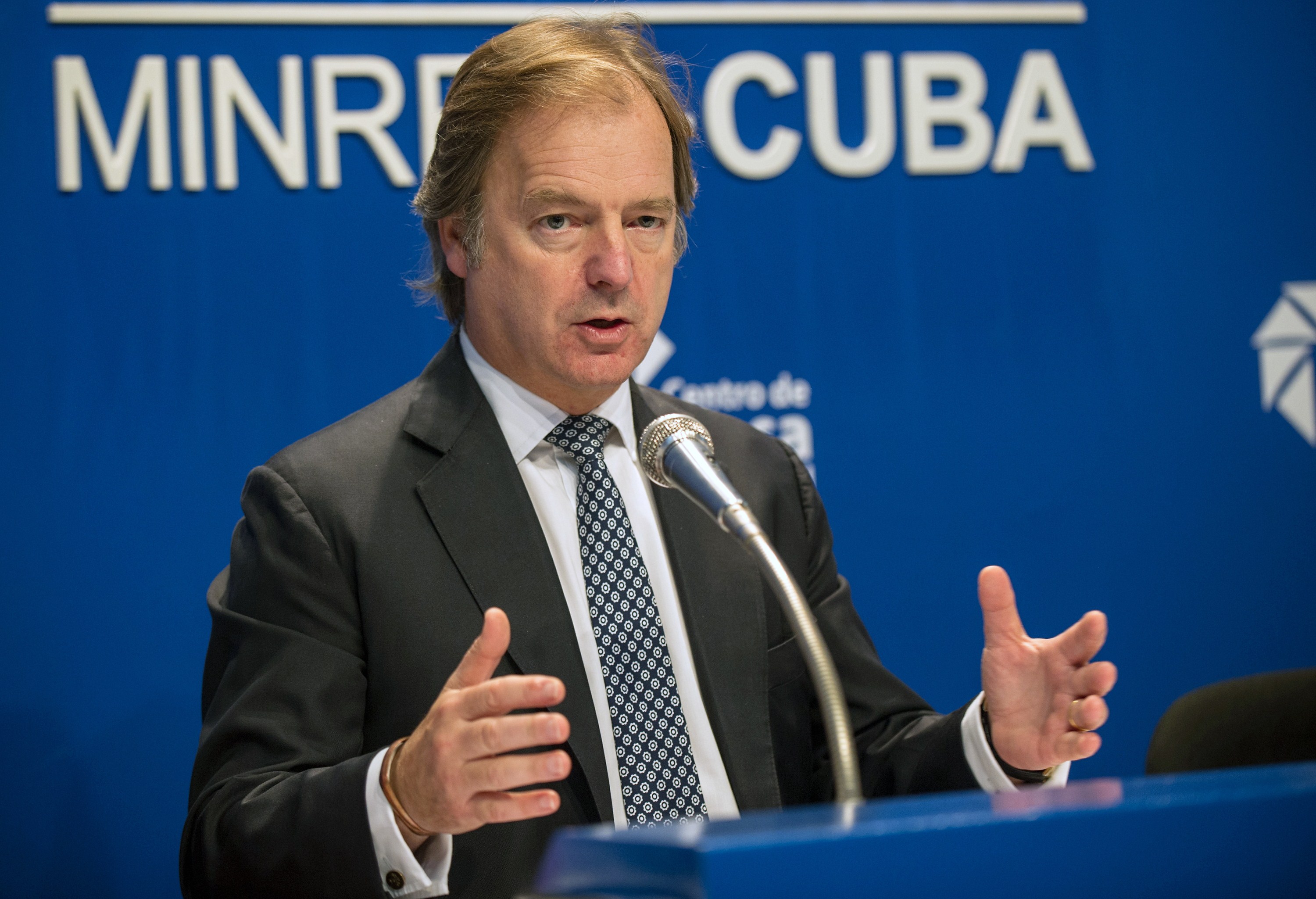 Britové navazují užší spolupráci se socialistickou Kubou