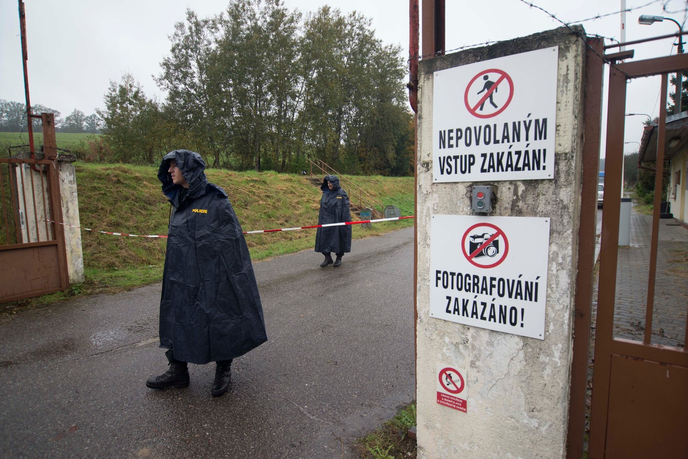 Vrběticemi dál otřásají exploze. Sklad hlídá armáda