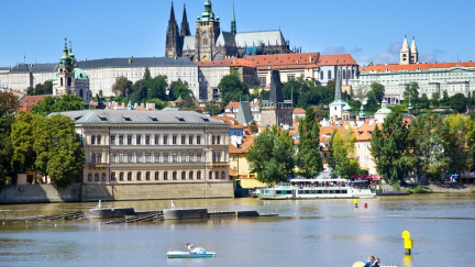Sněmovna musí šetřit, Hrad dostane přidáno