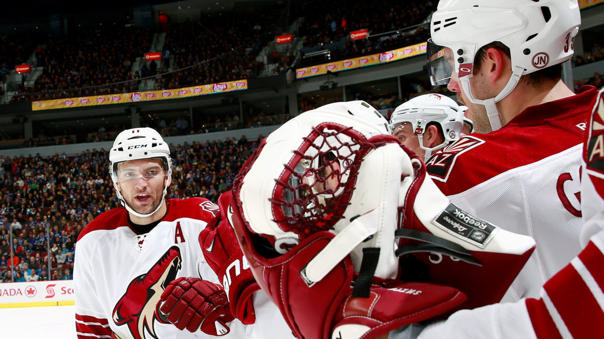Hanzal se v NHL blýskl hattrickem, Voráček bodoval podeváté v řadě