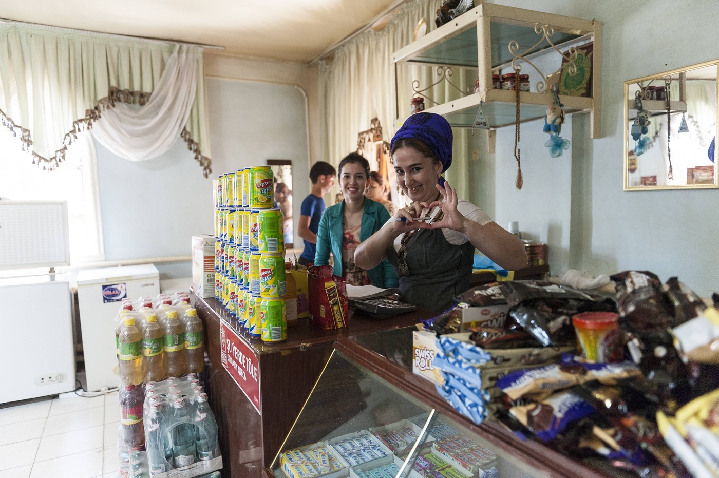 Uzbecké obchody vracejí místo peněz žvýkačkami nebo sirkami