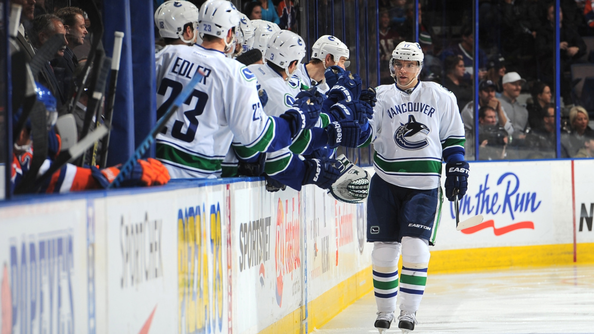 Vrbata zazářil v kanadském derby, bodová série Voráčka skončila