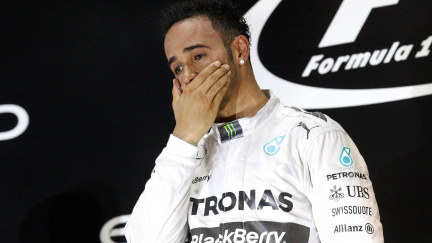 Hamilton slavil druhý titul v F1 s rodinou a melounovým džusem