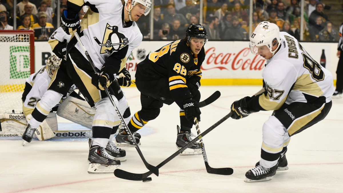 Talent Pastrňák debutoval v NHL, Crosby sesadil z čela Voráčka