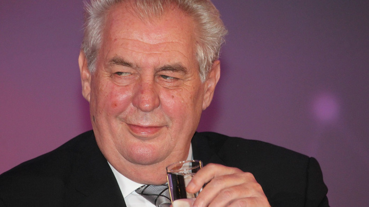 Zeman si rýpnul do Bakaly, ČT to z jeho projevu vystřihla