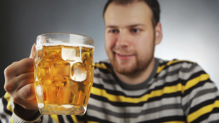 Muži chodí do hospod co čtyři dny, ženy mají raději kavárny