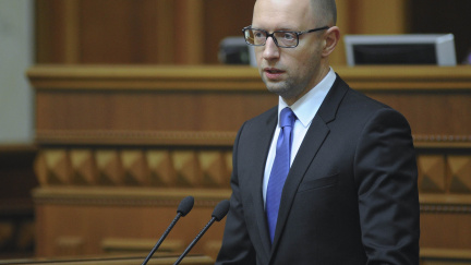 Ukrajinští poslanci schválili novou vládu Arsenije Jaceňuka
