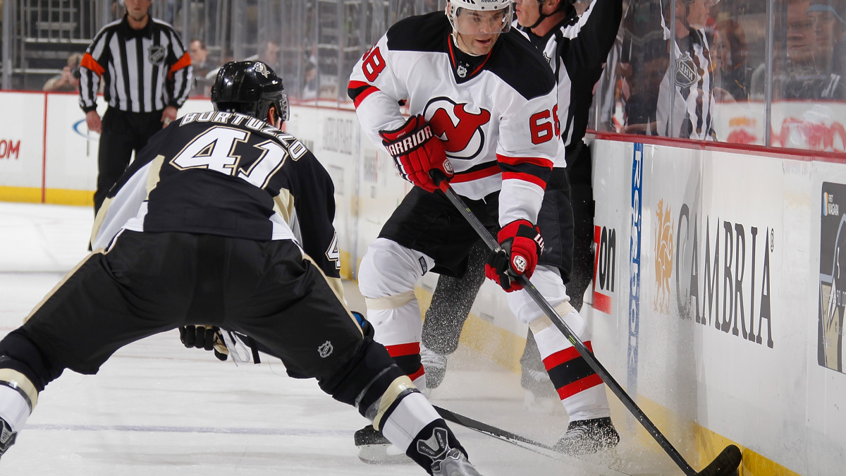 VIDEO: Jágr nedohrál po tvrdém ataku. Přezkoumá ho vedení NHL