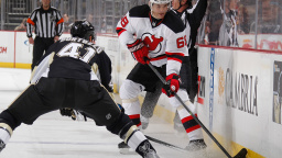 VIDEO: Jágr nedohrál po tvrdém ataku. Přezkoumá ho vedení NHL