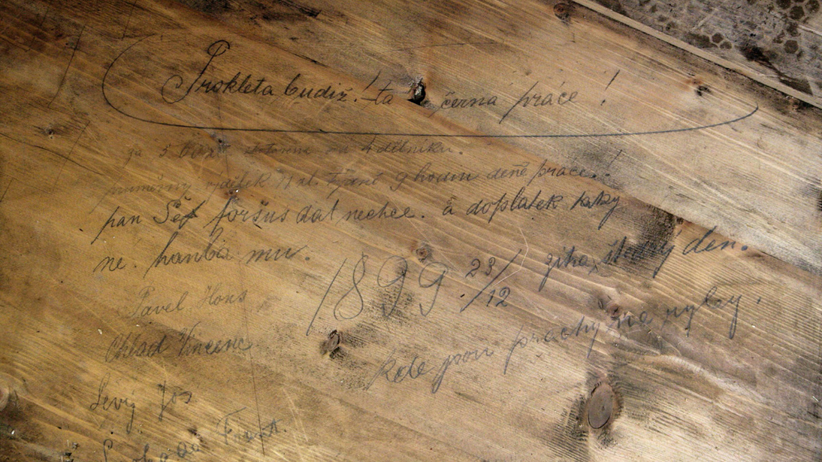 'Prokleta budiž ta černá práce'. V Národním muzeu objevili vzkaz z dávných časů