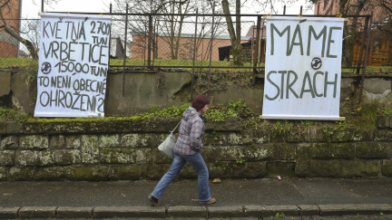 Mezi sklady s municí ve Vrběticích se proháněla závodní auta