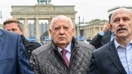 Rozmrazit a nastartovat. Gorbačov má návod na řešení globální krize