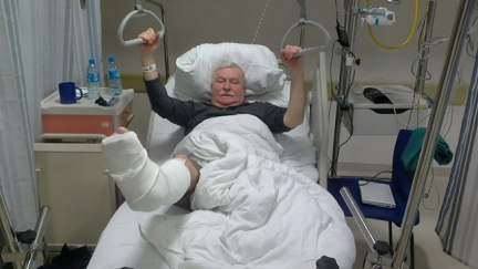 Polský exprezident Walesa si u kostela zlomil nohu