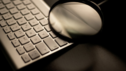 Šéf dětského domova špehoval zaměstnance a čachroval s odměnami