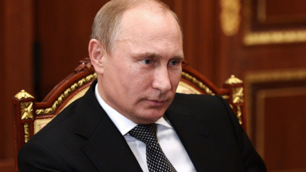 Pád rublu vyvolal v Rusku paniku. Padne vláda?