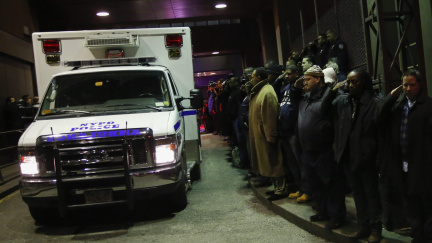 Další rasový střet v USA. Tentokrát černoch zastřelil dva policisty