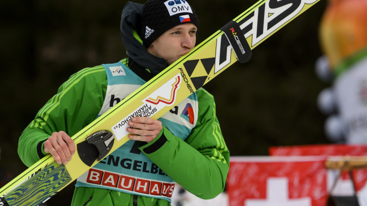 Skokan Koudelka slaví třetí triumf! Ovládl závod v Engelbergu