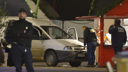 Opět izolovaný čin? Další výkřiky 'Alláhu akbar' a najetí autem do davu