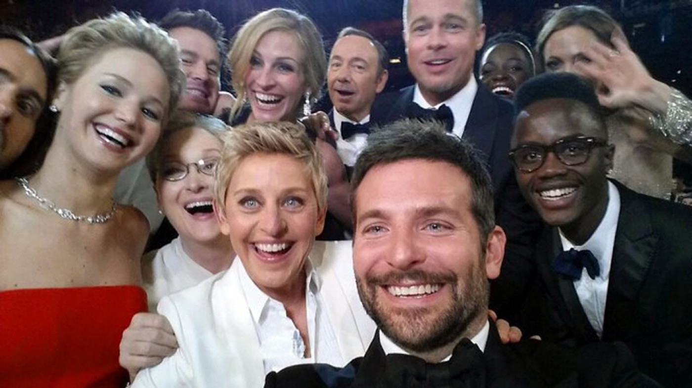 Komentář: Oslavte konec světa pořízením selfie s přáteli
