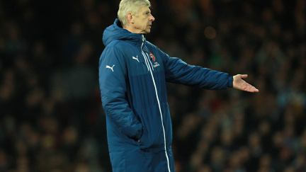 'Co to má znamenat?' Fanoušek Arsenalu kritizoval Wengera přímo na hřišti