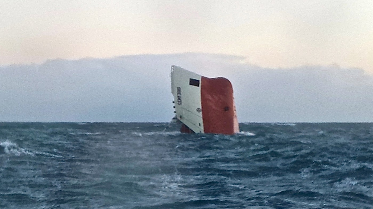 U Británie ztroskotaly dvě lodě, osm pohřešovaných
