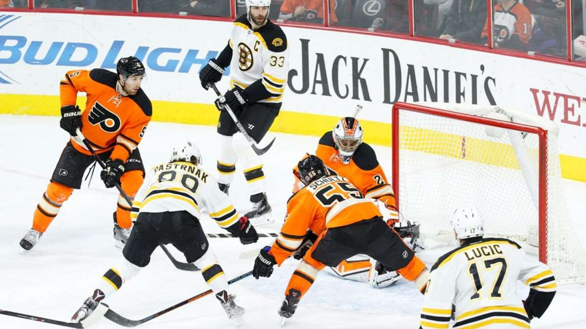 Talent Pastrňák oslnil NHL. Prvními góly sestřelil Voráčkův tým