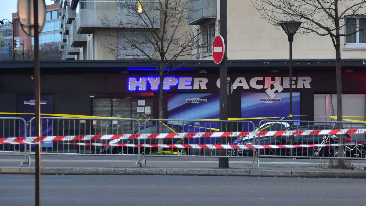 V Paříži mohou být další teroristé, židovské školy hlídají policisté