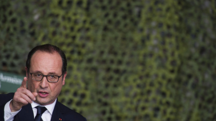 Francie posiluje bezpečnost. Do boje s IS vyšle letadlovou loď