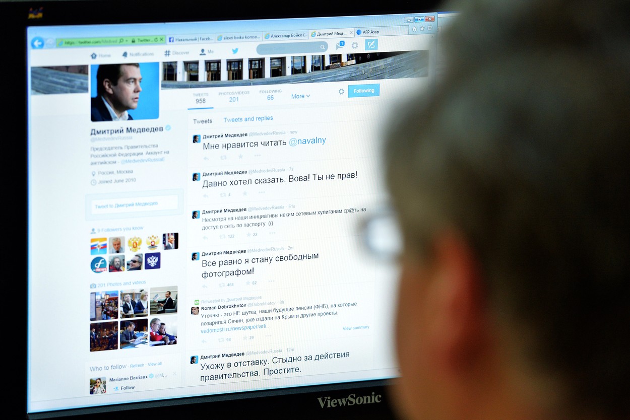 Hackeři opět řádili na Twitteru, papeže nechali ohlásit třetí světovou