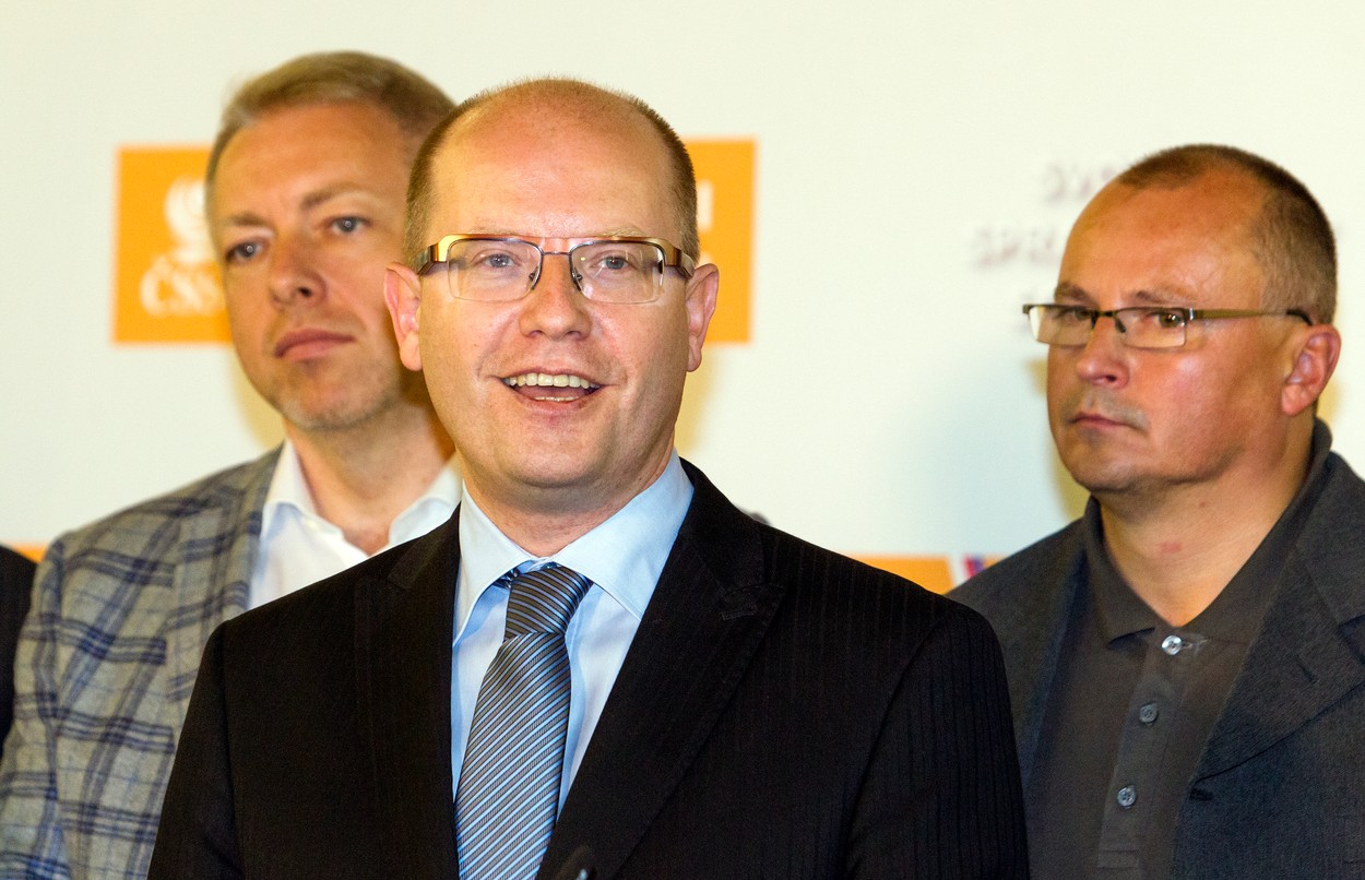Sobotka bude dál šéfovat ČSSD. Stranickou dvojkou nejspíš Chovanec