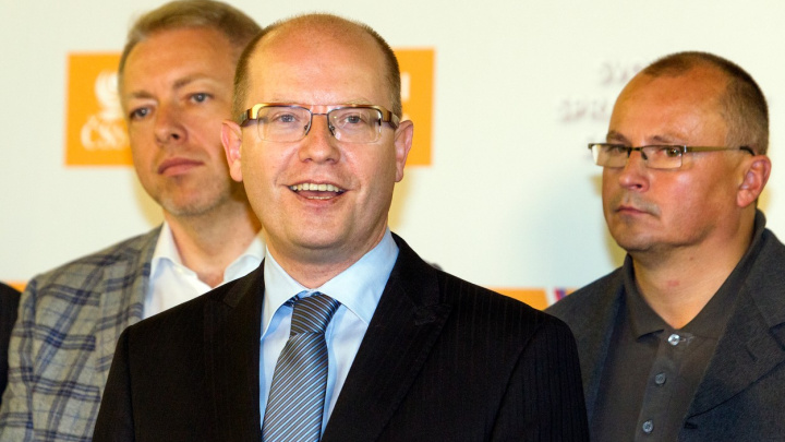 Sobotka bude dál šéfovat ČSSD. Stranickou dvojkou nejspíš Chovanec