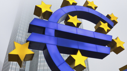 Evropská banka natiskne nové peníze, euro je na 11letém minimu