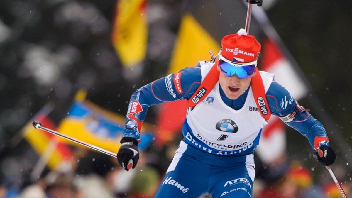 Čistá střelba, pomalejší běh. Moravec dojel ve sprintu 10.