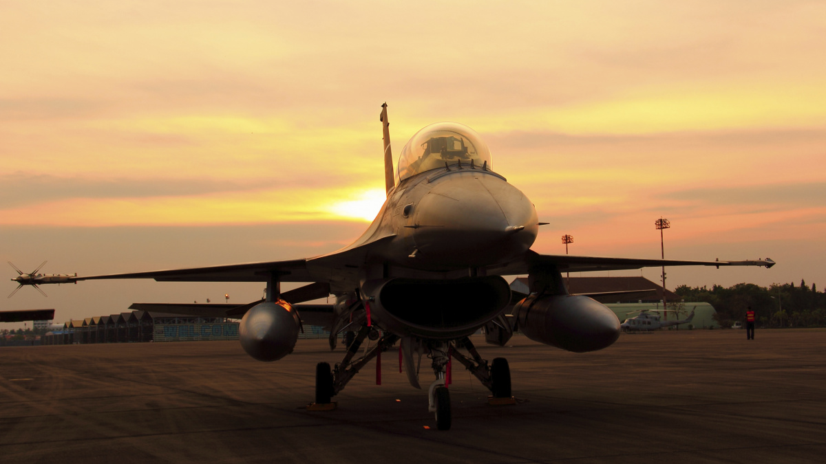 Během manévrů NATO havarovala ve Španělsku řecká stíhačka. Zemřelo 10 lidí