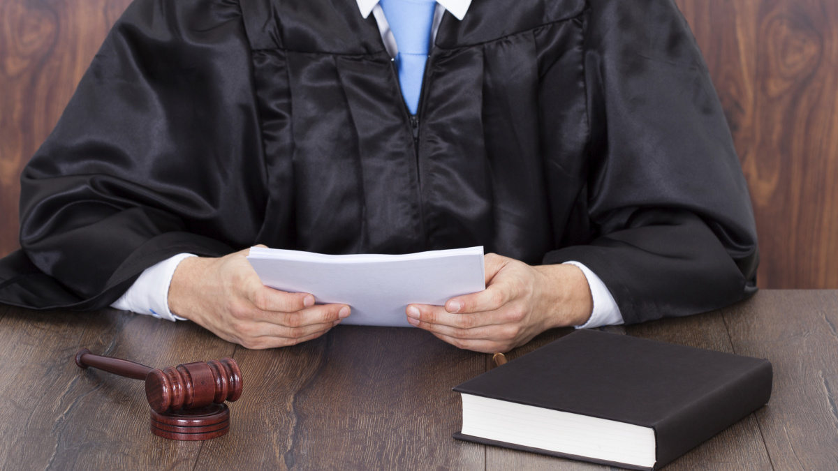 Platy ústavních činitelů a soudců se zvýší už od ledna, řekla ministryně Marksová