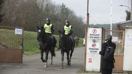 Policie vyváží munici ze skladů ve Vrběticích