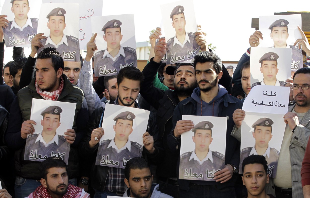 Islamisté zřejmě zaživa upálili zajatého jordánského pilota