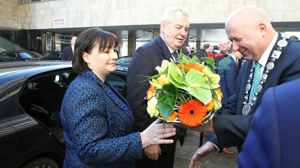 Aktualizováno: Hrad odmítá, že by zakázal handicapovaným obsluhovat prezidenta