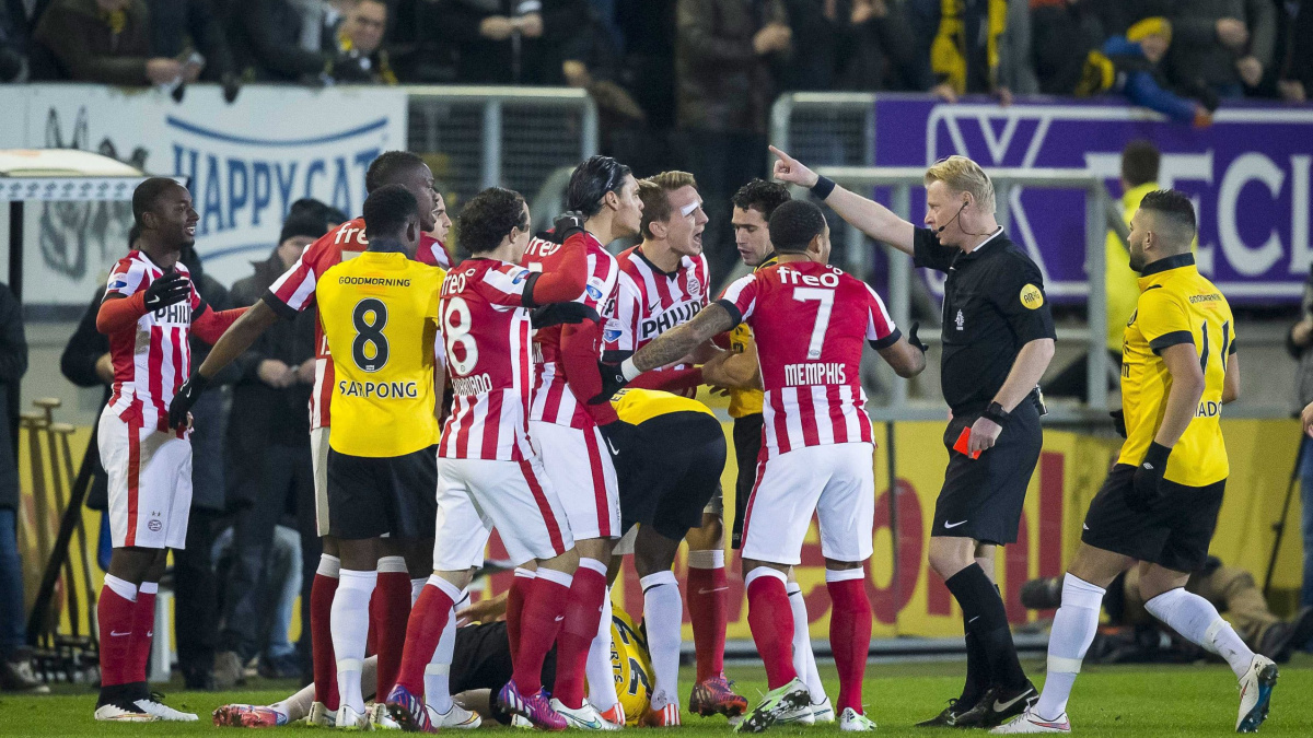 VIDEO: Červená po 29 vteřinách! Špatné rozhodnutí, uznal sudí