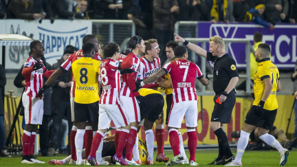 VIDEO: Červená po 29 vteřinách! Špatné rozhodnutí, uznal sudí