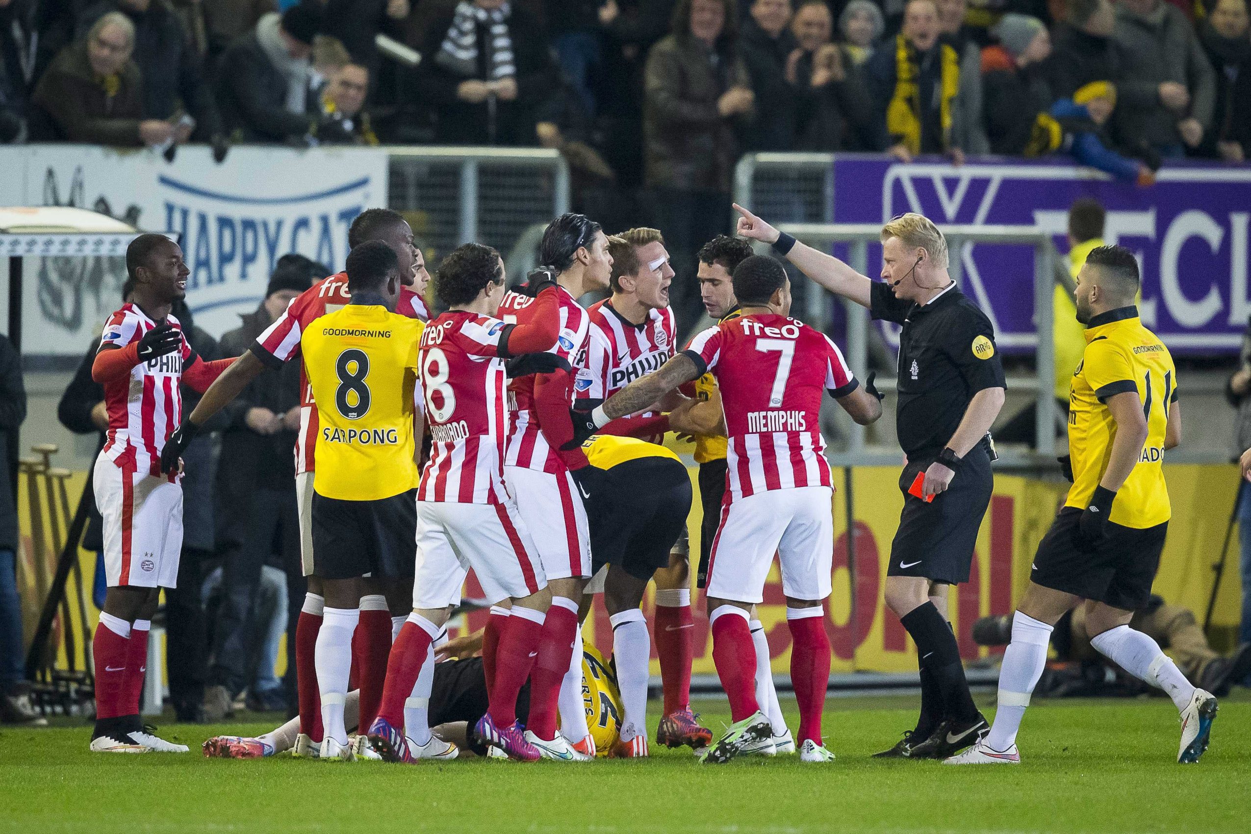 VIDEO: Červená po 29 vteřinách! Špatné rozhodnutí, uznal sudí