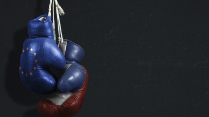 EU rozšíří protiruské sankce. Týden s tím ale počká