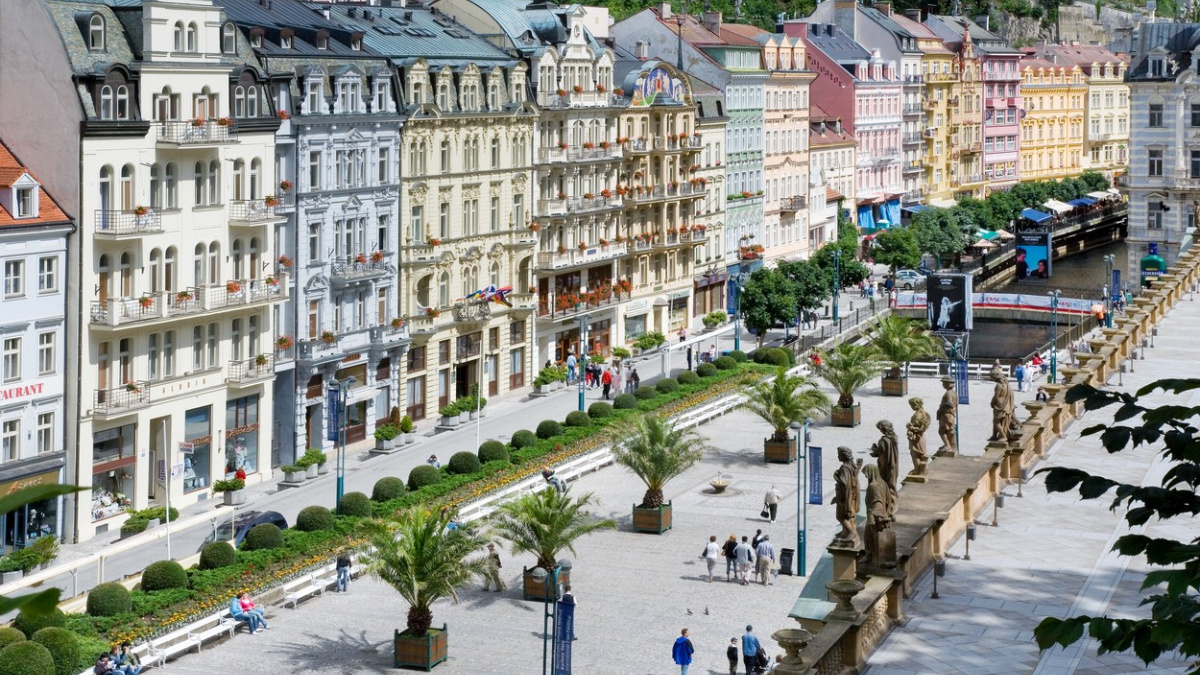 Rusové tvrdí, že si v Česku vyjednali slevy. Čeští hoteliéři o ničem neví a jsou proti