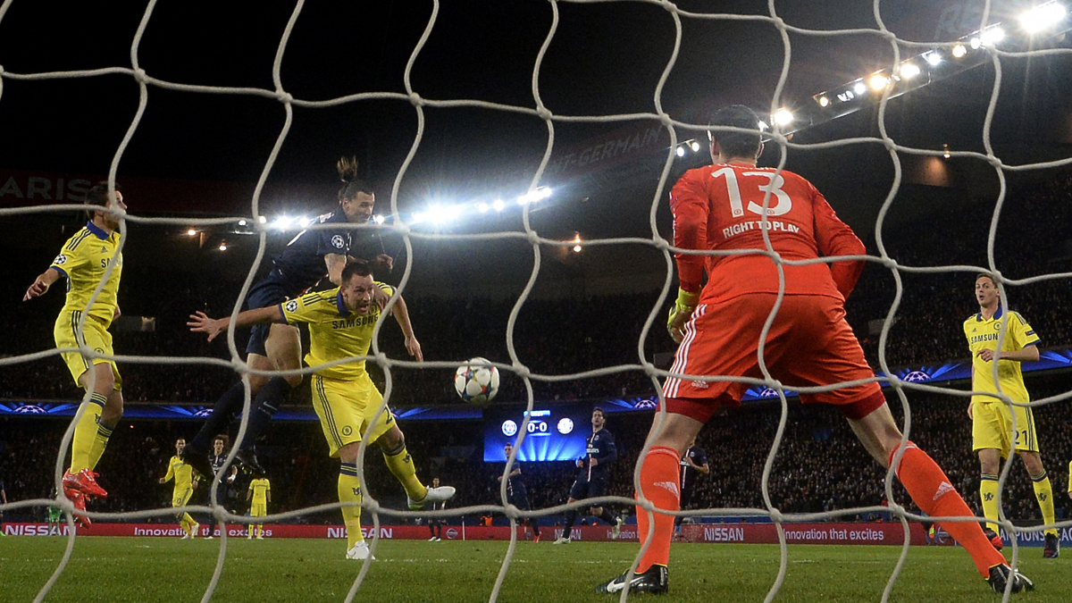 Osmifinále LM začalo remízami. Chelsea zachránil skvělý Courtois