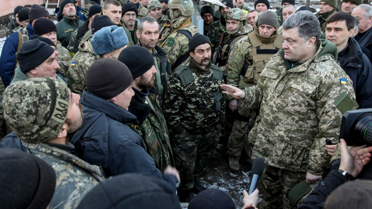 Ukrajina pozve mírové jednotky. Povstalci ovládli další obce u Debalceve