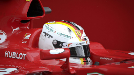 Vettel a spol. mají smůlu. Piloti F1 už nemohu měnit design helmy