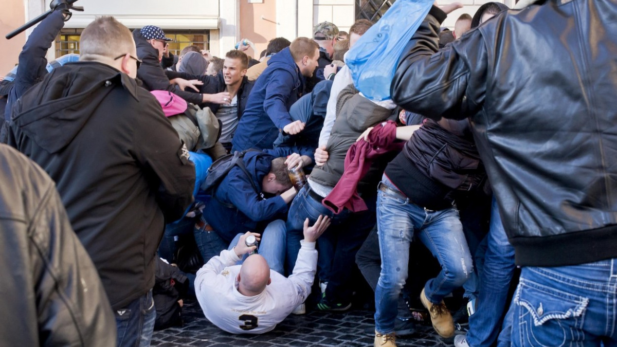 Nizozemští fanoušci pustošili Řím, UEFA ale Feyenoord nepotrestá