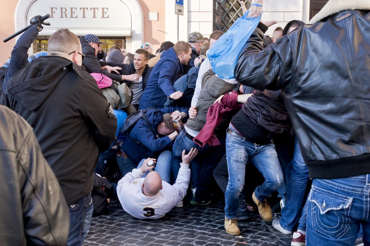 Nizozemští fanoušci pustošili Řím, UEFA ale Feyenoord nepotrestá
