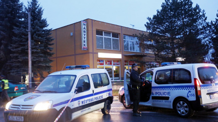 Aktualizováno: Policie se pokoušela se střelcem vyjednávat, 'upovídaný' starosta málem ohrozil zásah